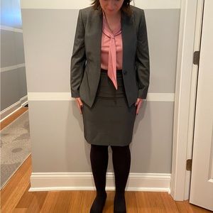 ANN TAYLOR PETITES ONE BUTTON SUIT BLAZER 4P